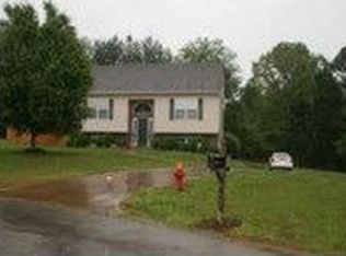 1529 E Riverside Dr, Cookeville, TN 38506