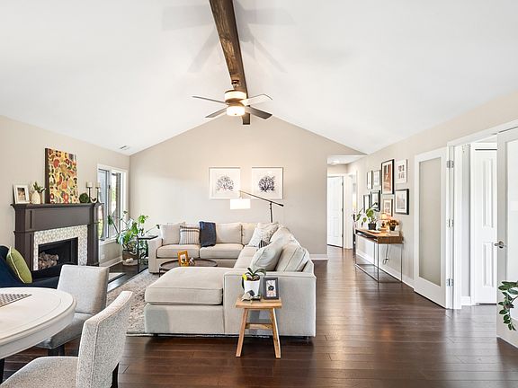 2nd image of 22 Kings Ct #22