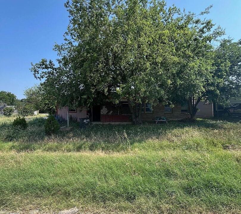 1st image of 203 SANDRA DR