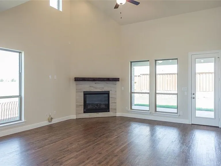 560 Thoroughbred Ave — Photo 11