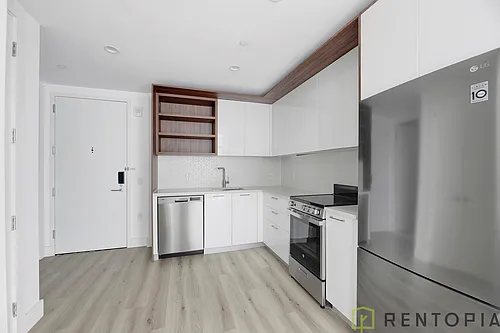 224 E 135th St #1301S Photo 1