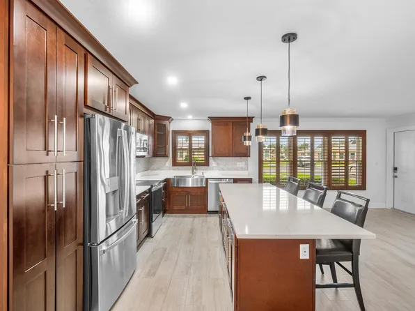 180 N High Pt #B, Boynton Beach, FL 33435