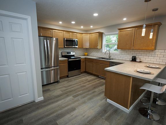 5th image of 606 5th St