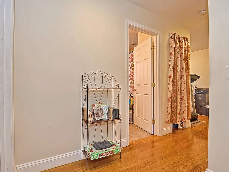 45 Nightingale St #B — Photo 16