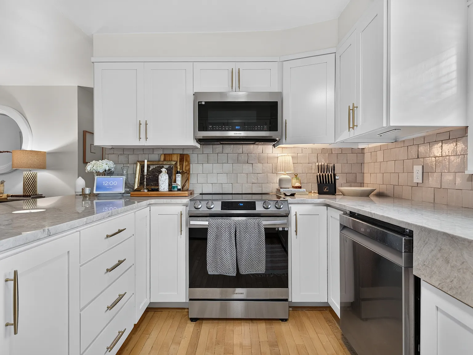 3 bed, 2223 sqft, $3,450 — Photo 4