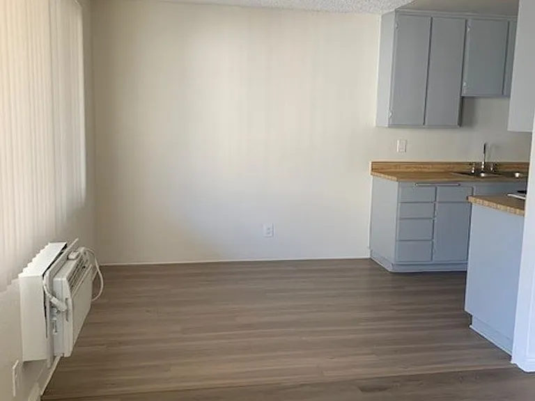 Laurel Canyon Apartments — Photo 17