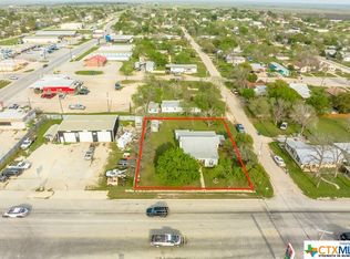 109 S Nixon Ave, Nixon, TX 78140