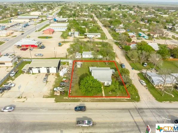 109 S Nixon Ave, Nixon, TX 78140