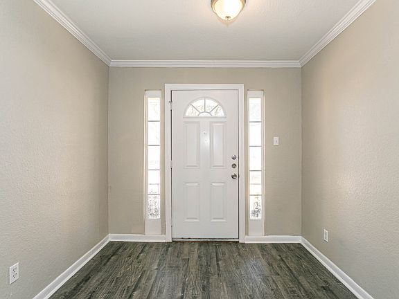 4th image of 812 Stratford Dr
