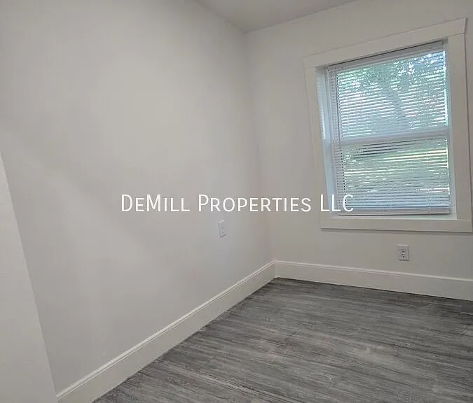 1740 W Olive St — Photo 11