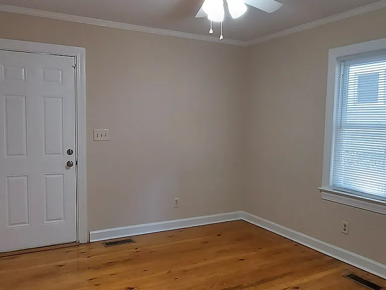 110 N Holly St — Photo 10