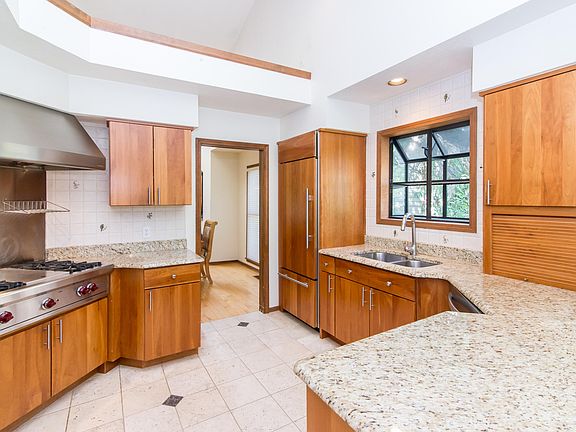 5th image of 2033 Bancroft Dr
