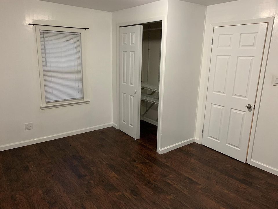 2nd image of 4620 159th St #2F