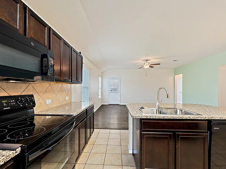 5916 Montrelia Dr — Photo 11