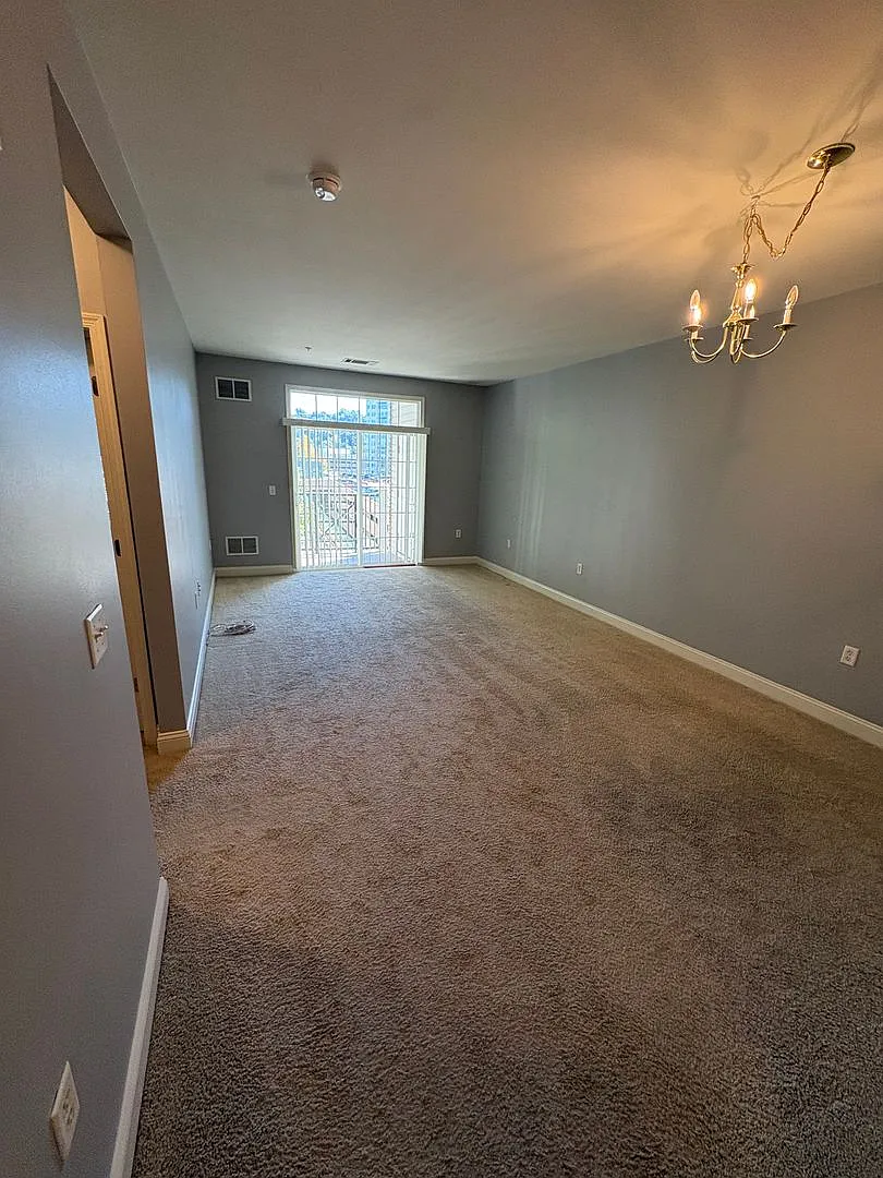 200 W Elm St — Photo 2