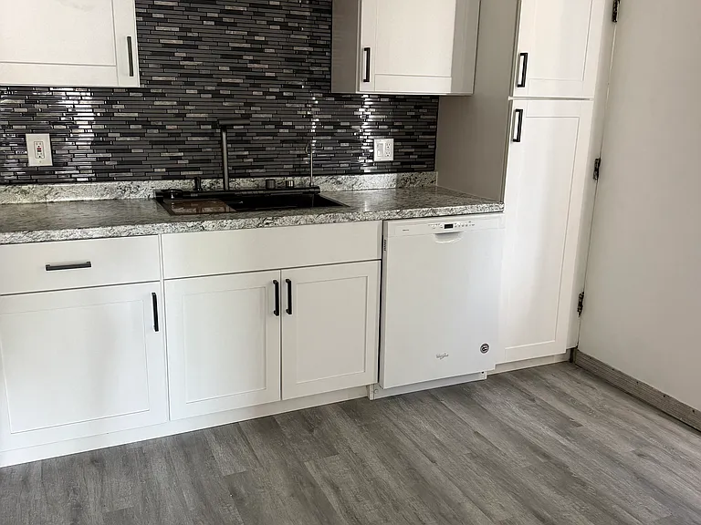 2533 E Water St — Photo 8