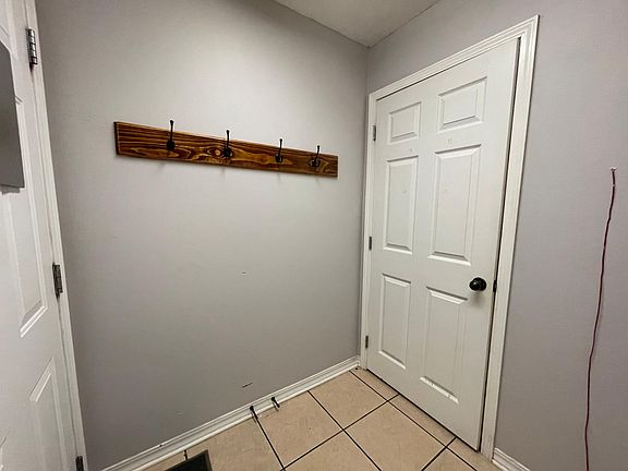 Laundry Room 
Entrance from Carport