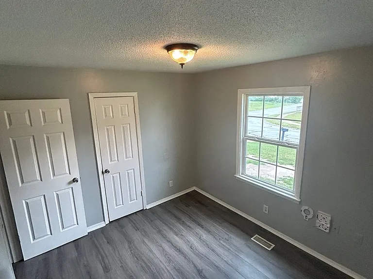 5222 Longbranch Dr — Photo 11