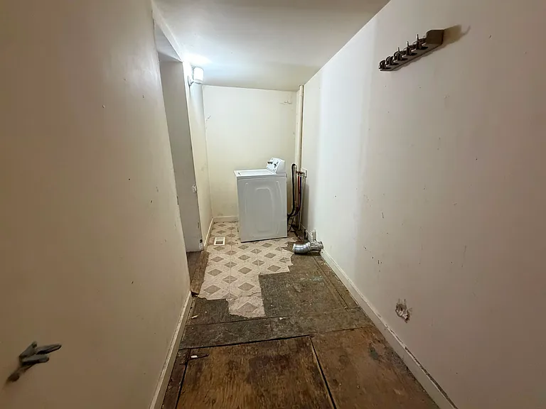 115 S Sherman St — Photo 8