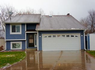 1381 Knoll Dr, Shoreview, MN 55126