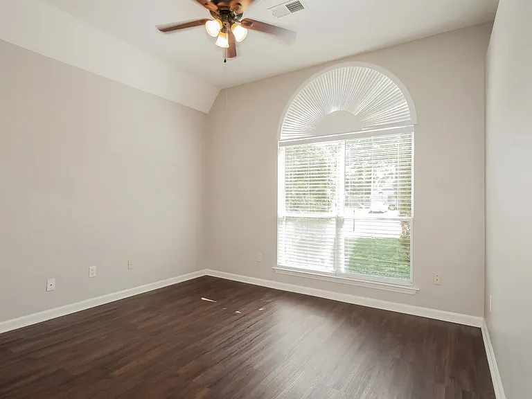 6391 Braybourne Main — Photo 15