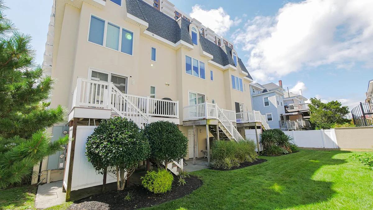 Building Photo - 137 S Berkley Sq #B