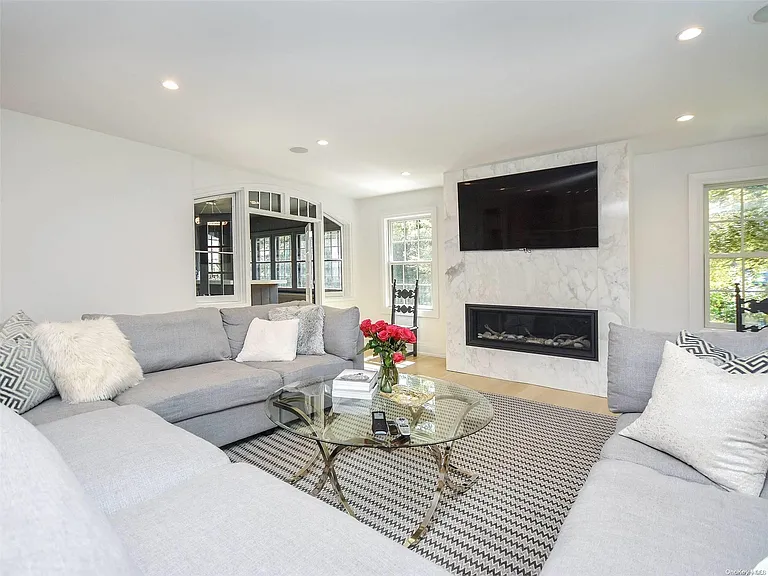 79 Reid Ave — Photo 14