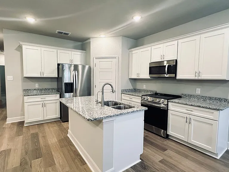 7157 Magnolia Vlg #101 — Photo 4