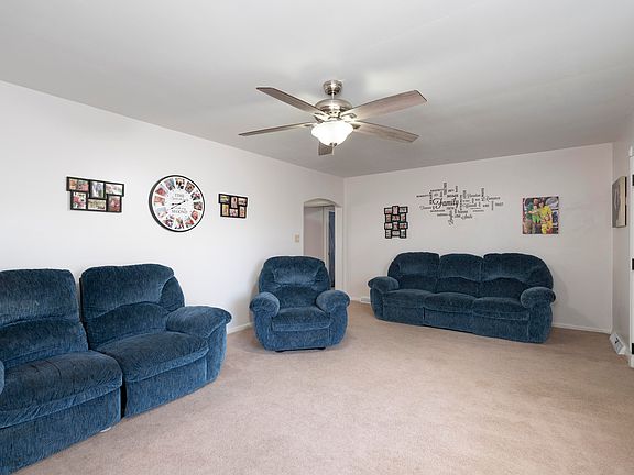 5th image of 228 Sunset Dr