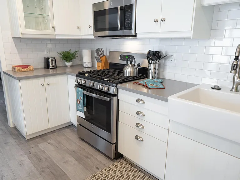 1058 Allen Ave — Photo 14
