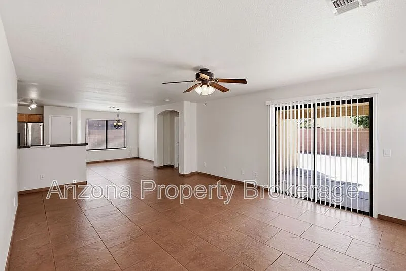 4 bed, 2.0 bath, 1603 sqft, $2,145 — Photo 4