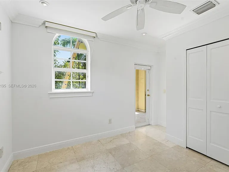 592 Fernwood Rd #B — Photo 29
