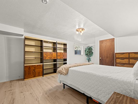 4th image of 1398 W Hawksbill Dr