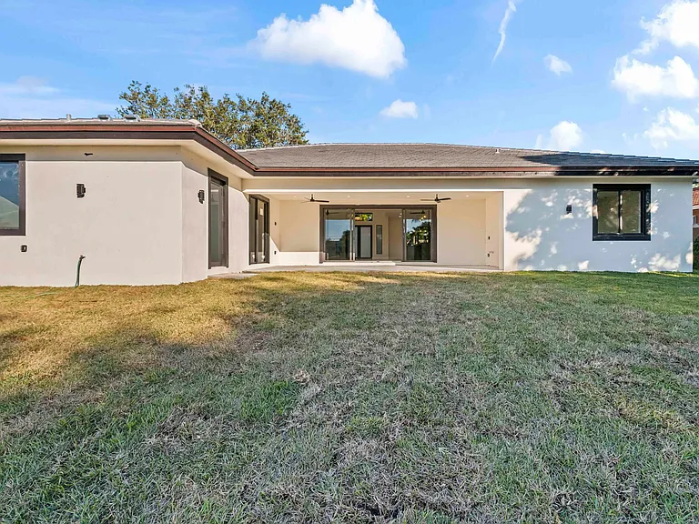621 NW 42nd Ave — Photo 47