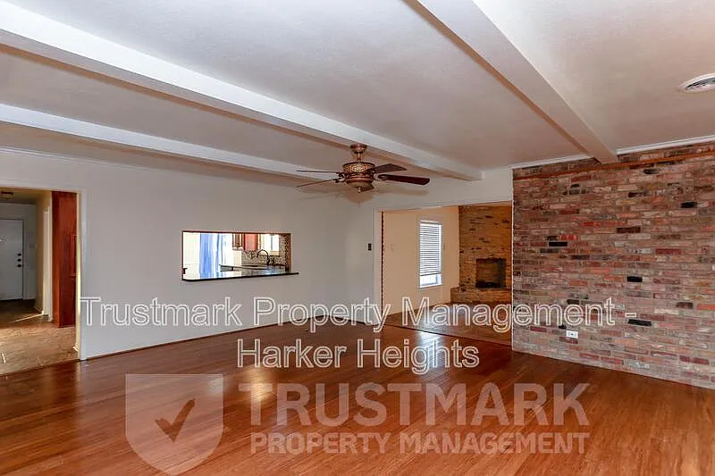 3 bed, 2.5 bath, 2987 sqft, $2,049 — Photo 4