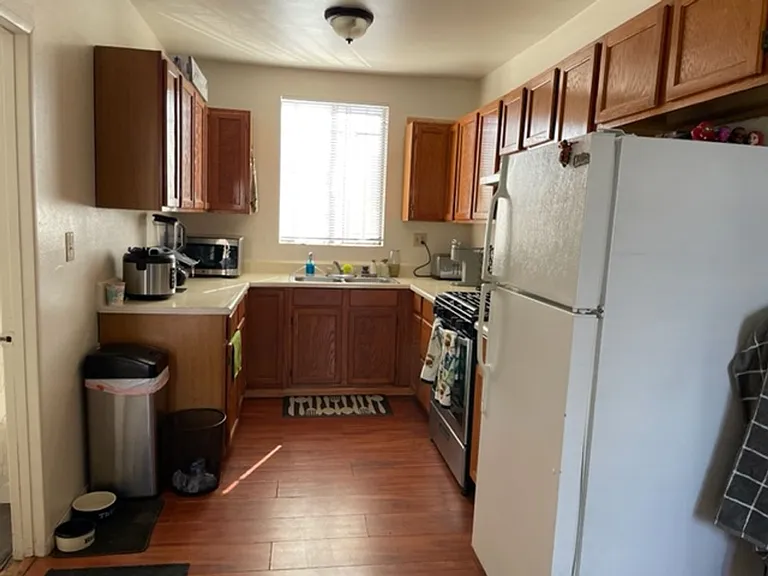 792 Termino Ave #B — Photo 16