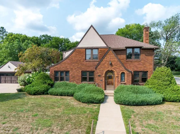 1529 Cass STREET #225 8th St S, La Crosse, WI 54601