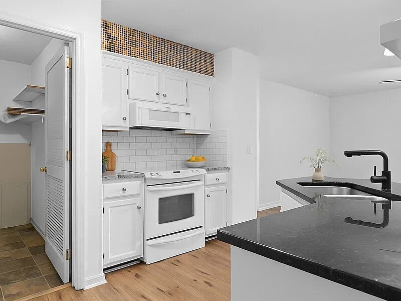 2 bed, 2.0 bath, 1175 sqft, $1,650 — Photo 3