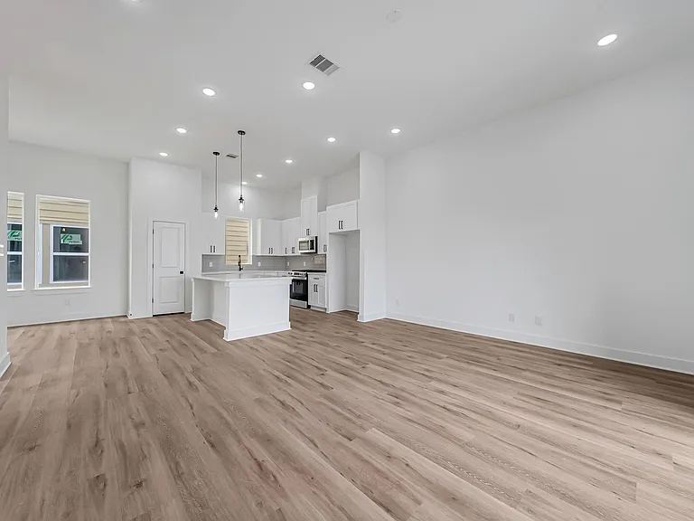 3468 Bremond St — Photo 2