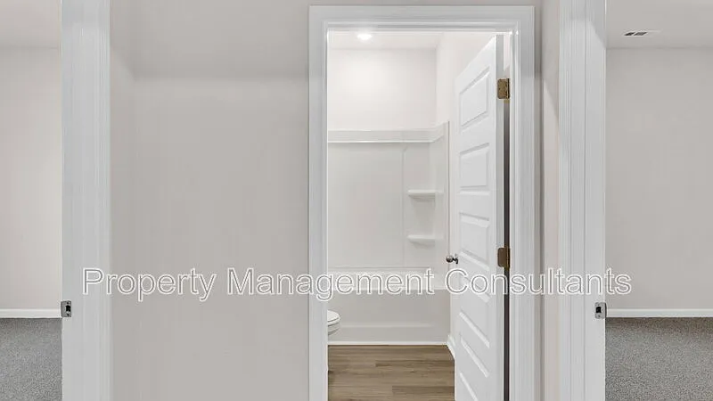 5 bed, 3.0 bath, 2092 sqft, $2,350 — Photo 3