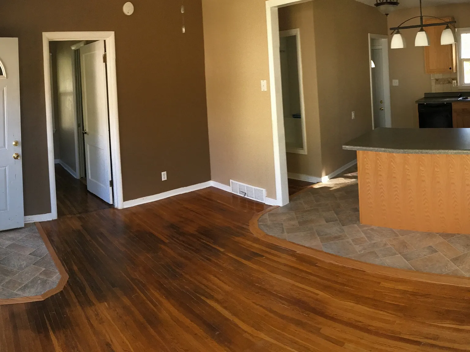 2 bed, 900 sqft, $950 — Photo 3