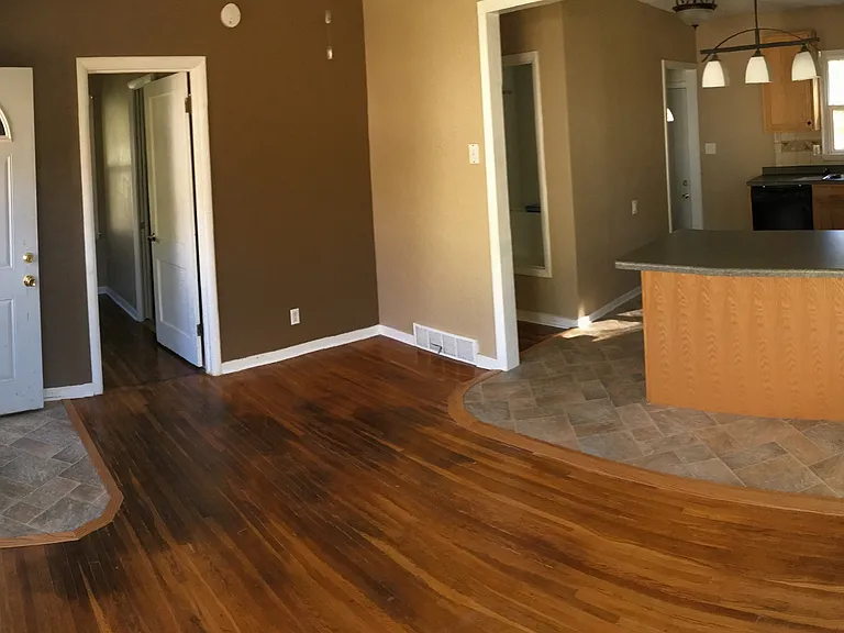 1100 Elizabeth Ave SE — Photo 3