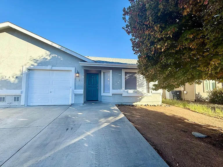 7490 E Horseshoe Ln #B — Photo 1