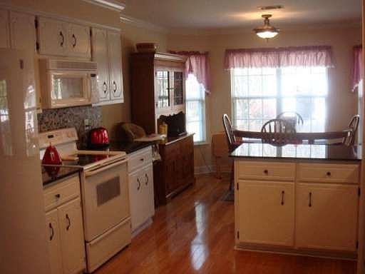 3rd image of 120 Orchard Hill Ct