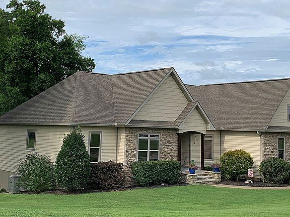 3rd image of 909 Fisher Rd