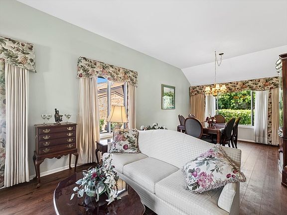 3rd image of 27 Creekside Cir APT A