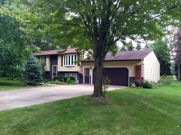 14138 Rich St, Grand Haven, MI 49417