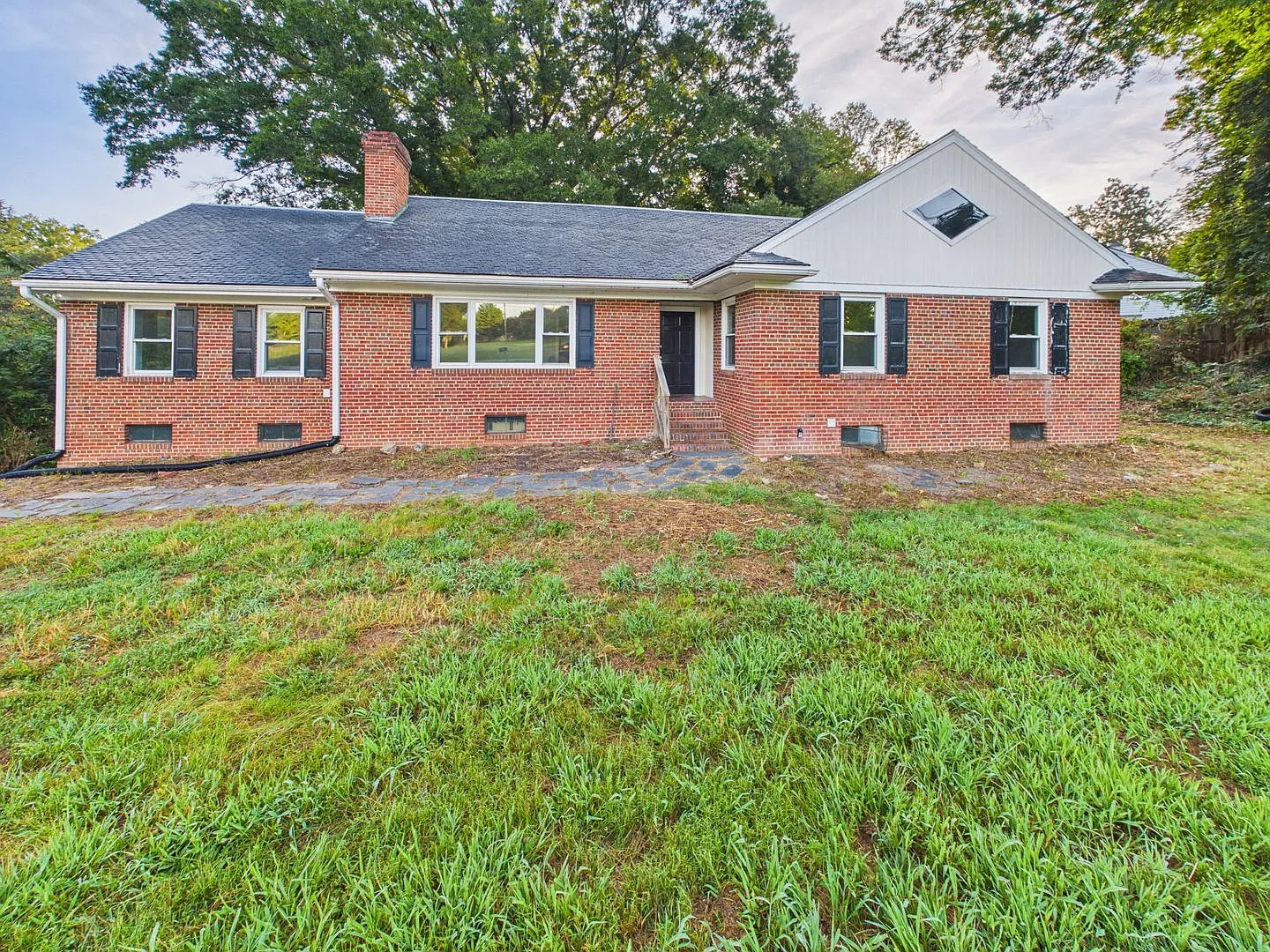 4 bed, 3.0 bath, 2418 sqft, $2,695 — Photo 1