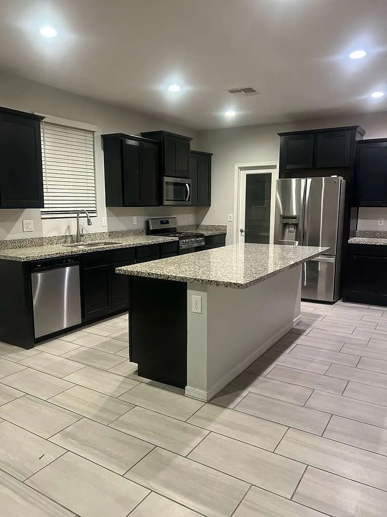 3 bed, 2.5 bath, 2020 sqft, $2,350 — Photo 1