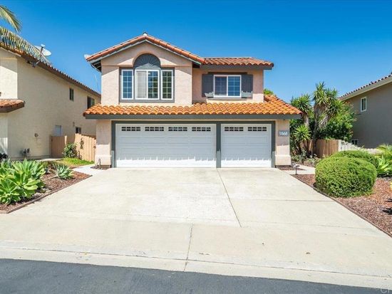 1568 Mallorca Dr, Vista, CA 92081